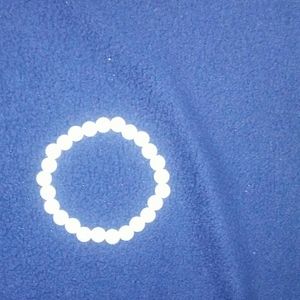 🌻NWOT White costume pearls stretch bracelet